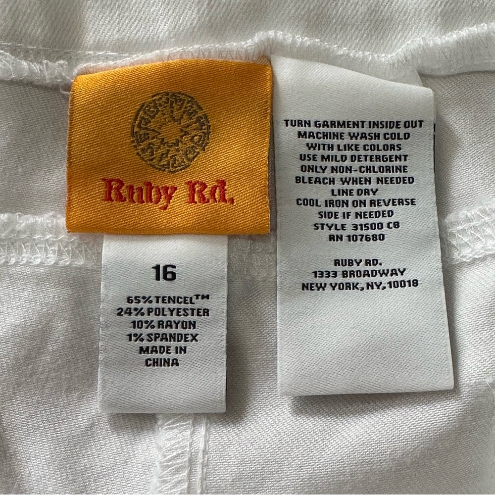 Ruby Rd. White Pull-On Capris Pants With Frayed H… - image 2